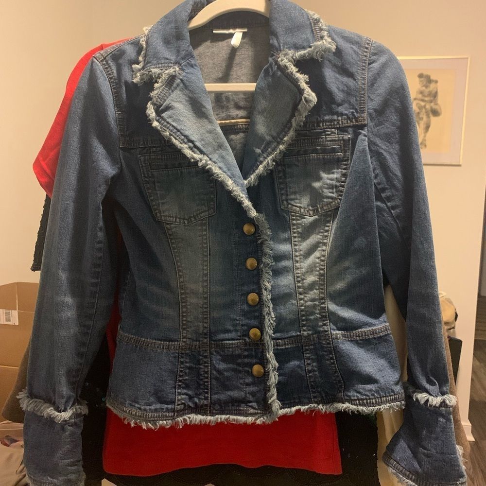 Y2K Fitted Denim Jacket with Frayed Lapel and Sleeves - Size Small